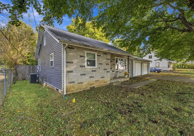 Photo 3 of Sale Pending at 229 Shearin Ave, Danville, KY 40422 | MLS# 26028566 | Listing updated on 2026-10-20
