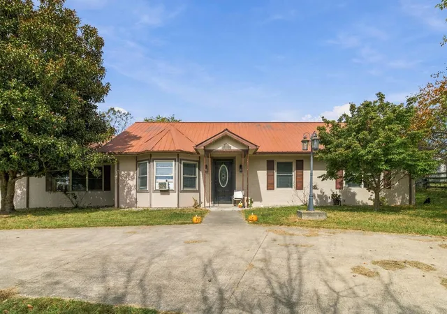 Single family home for sale at 280 E Cumberland Ave, Jamestown, KY 42629 | MLS# 26028545
