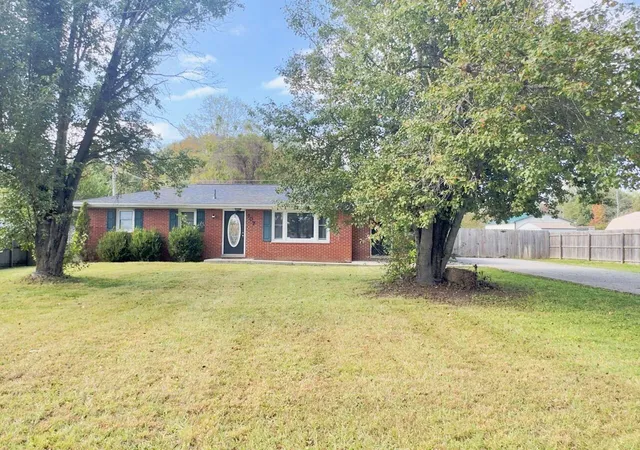 Photo 1 of Sale Pending at 707 Parker Rd, London, KY 40741 | MLS# 26028559 | Listing updated on 2026-10-23