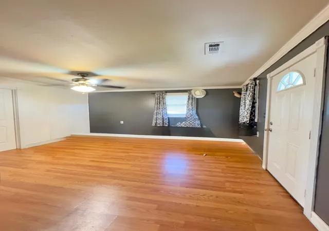 Photo 3 of Sale Pending at 707 Parker Rd, London, KY 40741 | MLS# 26028559 | Listing updated on 2026-10-23