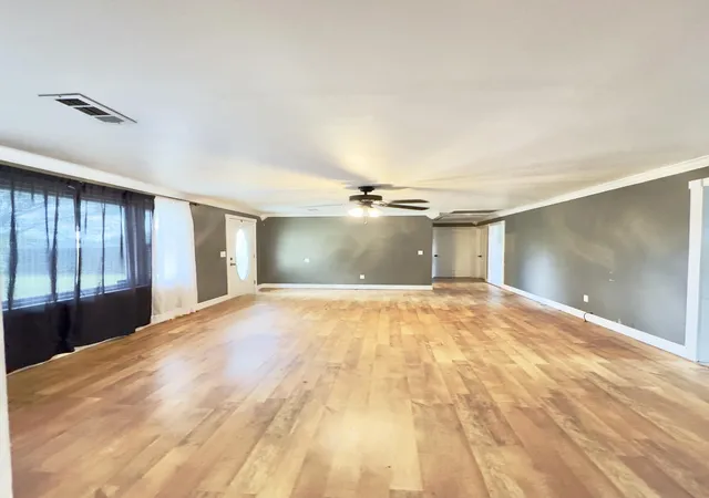 Photo 4 of Sale Pending at 707 Parker Rd, London, KY 40741 | MLS# 26028559 | Listing updated on 2026-10-23
