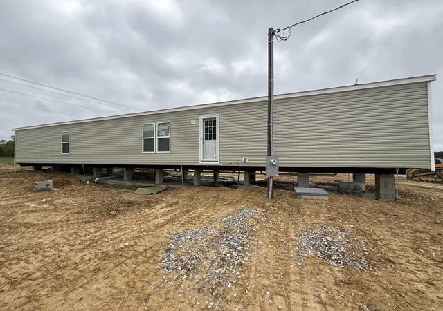 Photo 2 of Single family home for sale at 47 Interstate Dr, London, KY 40744 | MLS# 26028573 | Listing updated on 2026-10-15