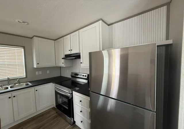 Photo 4 of Single family home for sale at 47 Interstate Dr, London, KY 40744 | MLS# 26028573 | Listing updated on 2026-10-15