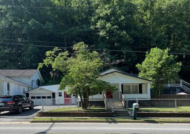 Photo 1 of Single family home for sale at 518 Town Mountain Rd, Pikeville, KY 41501 | MLS# 26028577 | Listing updated on 2026-10-15