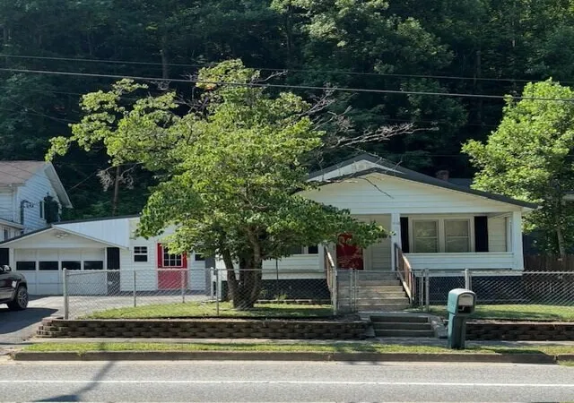 Photo 1 of Single family home for sale at 518 Town Mountain Rd, Pikeville, KY 41501 | MLS# 26028577 | Listing updated on 2026-10-15