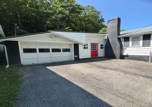 Photo 4 of Single family home for sale at 518 Town Mountain Rd, Pikeville, KY 41501 | MLS# 26028577 | Listing updated on 2026-10-15