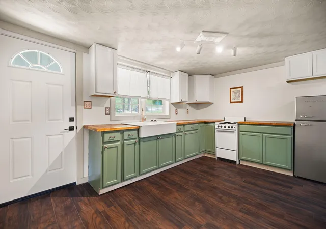Photo 3 of Single family home for sale at 131 Barber Rd, Clearfield, KY 40313 | MLS# 26028620 | Listing updated on 2026-10-26