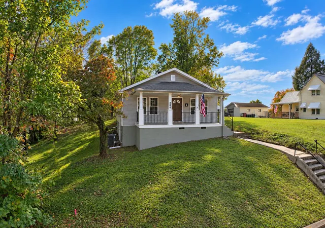 Photo 1 of Sale Pending at 288 Broadway St, Irvine, KY 40336 | MLS# 26028786 | Listing updated on 2026-10-23