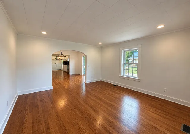 Photo 3 of Sale Pending at 288 Broadway St, Irvine, KY 40336 | MLS# 26028786 | Listing updated on 2026-10-23