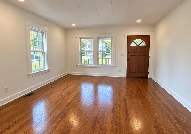 Photo 4 of Sale Pending at 288 Broadway St, Irvine, KY 40336 | MLS# 26028786 | Listing updated on 2026-10-23
