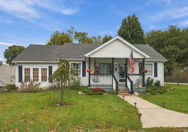 Photo 1 of Single family home for sale at 129 Rolling Acres Dr, Frankfort, KY 40601 | MLS# 26028661 | Listing updated on 2026-10-16