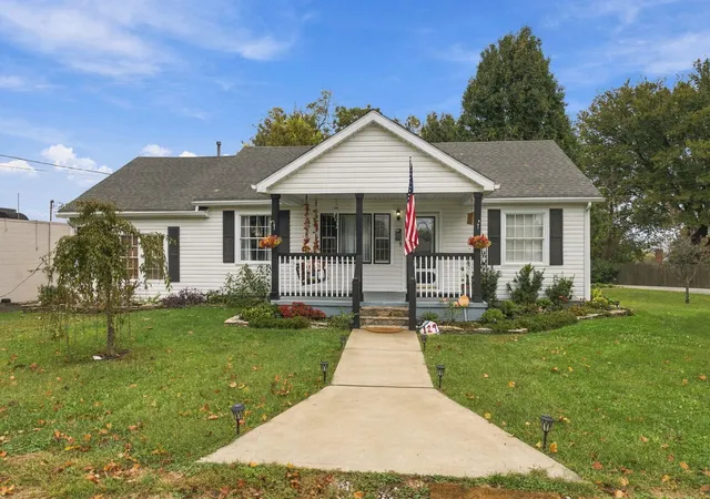 Photo 2 of Single family home for sale at 129 Rolling Acres Dr, Frankfort, KY 40601 | MLS# 26028661 | Listing updated on 2026-10-16