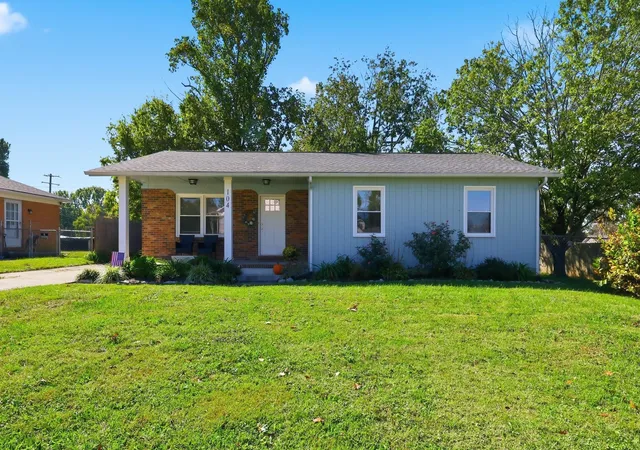 Photo 2 of Sale Pending at 104 Grosser St, Nicholasville, KY 40356 | MLS# 26028660 | Listing updated on 2026-10-23