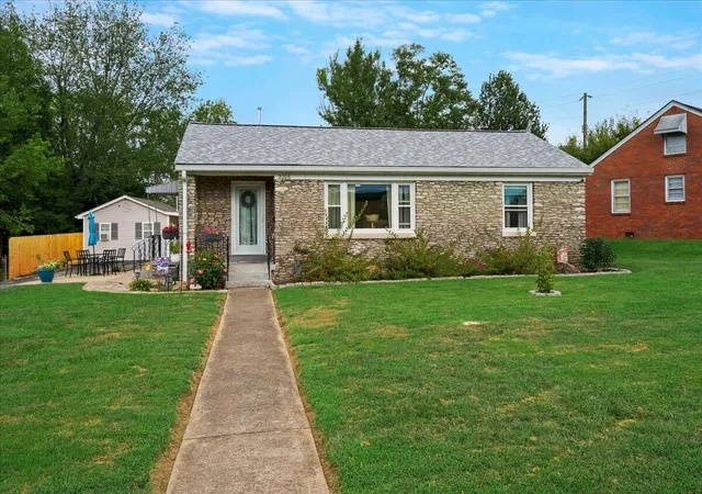 Photo 1 of Single family home for sale at 2206 Circle Dr, Lexington, KY 40505 | MLS# 26028656 | Listing updated on 2026-10-20