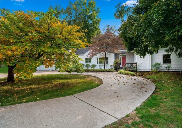 Photo 1 of Sale Pending at 190 Timberlane Ct, Nicholasville, KY 40356 | MLS# 26028698 | Listing updated on 2026-10-17
