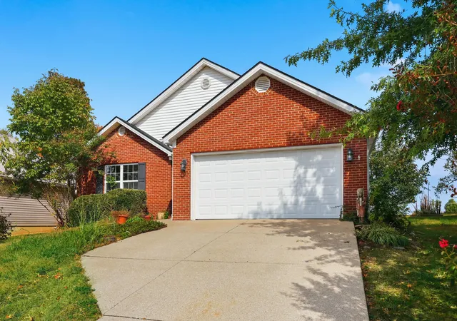 Photo 2 of Single family home for sale at 1209 Meadow Glen Dr, Frankfort, KY 40601 | MLS# 26028703 | Listing updated on 2026-10-16