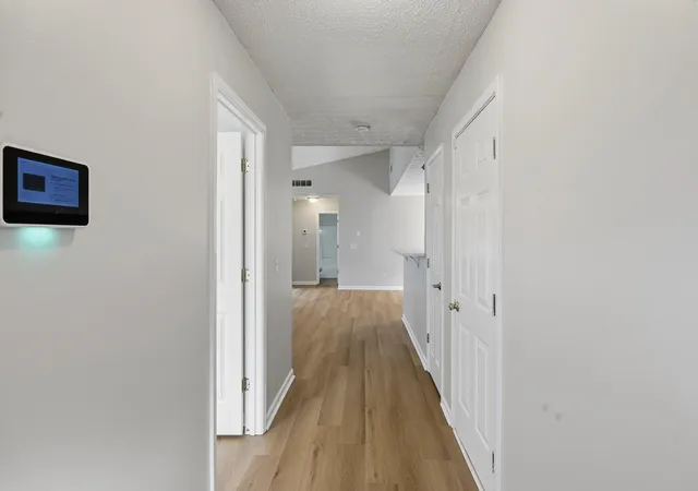 Photo 4 of Single family home for sale at 1209 Meadow Glen Dr, Frankfort, KY 40601 | MLS# 26028703 | Listing updated on 2026-10-16