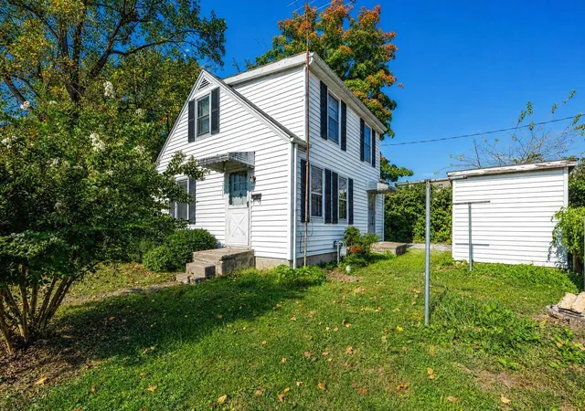 Single family home for sale at 1925 Clifton Ave, Paris, KY 40361 | MLS# 26028673