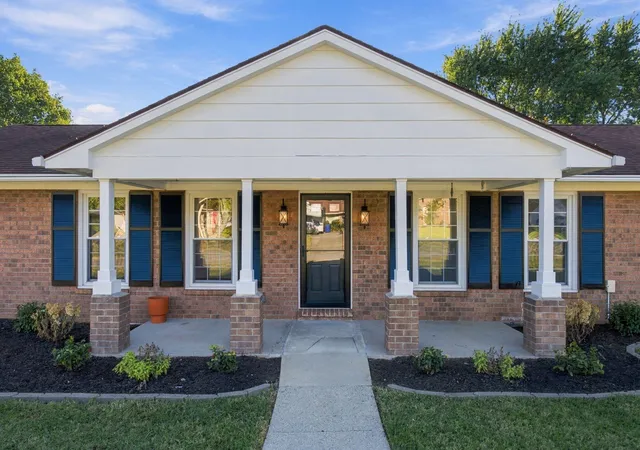 Photo 2 of Single family home for sale at 3228 Shl Lake Dr, Lexington, KY 40515 | MLS# 26028727 | Listing updated on 2026-10-19