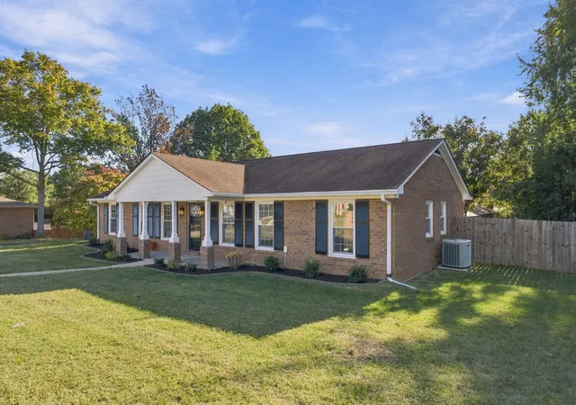 Photo 3 of Single family home for sale at 3228 Shl Lake Dr, Lexington, KY 40515 | MLS# 26028727 | Listing updated on 2026-10-19