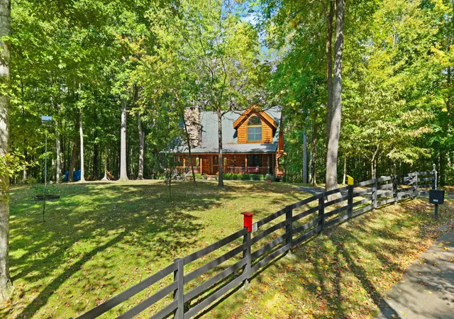 Single family home for sale at 106 Pleasant Hl Rd, Jamestown, KY 42629 | MLS# 26028756