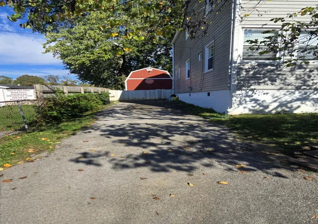Photo 2 of Sale Pending at 32 W 20th Street, Paris, KY 40361 | MLS# 26028708 | Listing updated on 2026-10-19