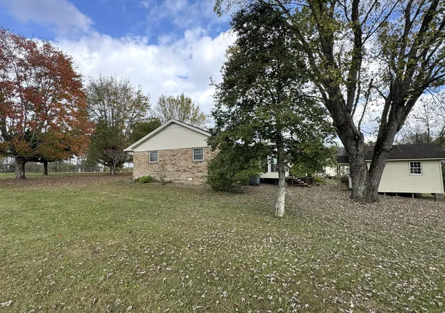 Photo 3 of Single family home for sale at 272 Hawk Crk Rd, London, KY 40741 | MLS# 26028830 | Listing updated on 2026-10-18