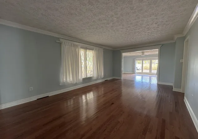Photo 4 of Single family home for sale at 272 Hawk Crk Rd, London, KY 40741 | MLS# 26028830 | Listing updated on 2026-10-18