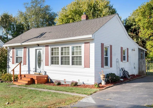 Photo 1 of Sale Pending at 177 Eastview Cir, Shelbyville, KY 40065 | MLS# 26028728 | Listing updated on 2026-10-25