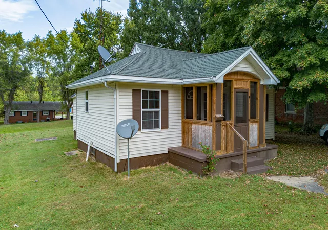 Photo 1 of Single family home for sale at 629 E Depot St, Marion, KY 42064 | MLS# 26028731 | Listing updated on 2026-10-16
