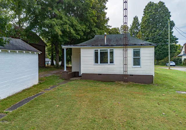 Photo 3 of Single family home for sale at 629 E Depot St, Marion, KY 42064 | MLS# 26028731 | Listing updated on 2026-10-16