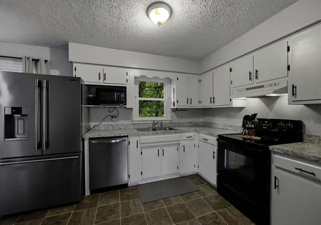 Photo 4 of Sale Pending at 102 Jennifer Dr, Lawrenceburg, KY 40342 | MLS# 26028763 | Listing updated on 2026-10-23