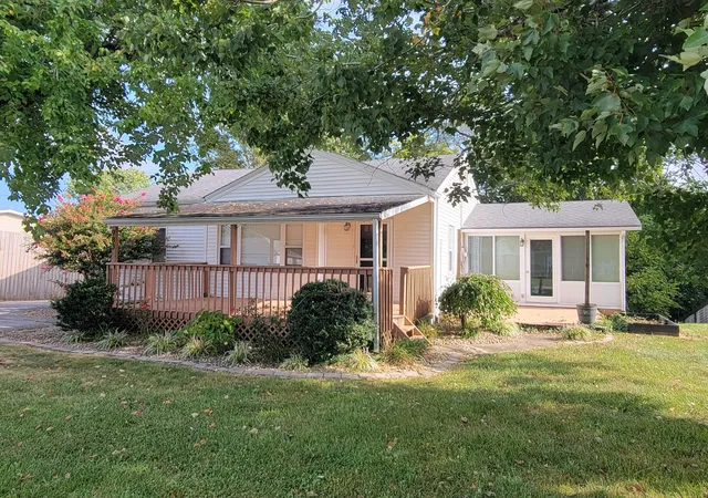 Photo 1 of Single family home for sale at 983 Spencer Rd, Mount Sterling, KY 40353 | MLS# 26028770 | Listing updated on 2026-10-17