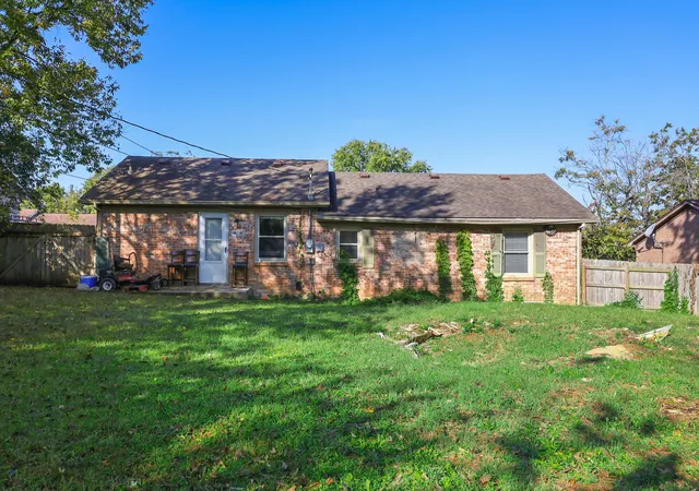 Photo 1 of Single family home for sale at 105 Oakwood Dr, Nicholasville, KY 40356 | MLS# 26028778 | Listing updated on 2026-10-17