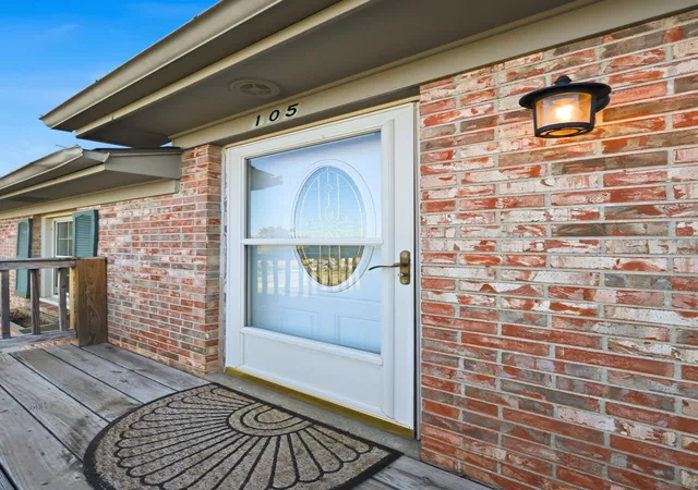 Photo 3 of Single family home for sale at 105 Oakwood Dr, Nicholasville, KY 40356 | MLS# 26028778 | Listing updated on 2026-10-17