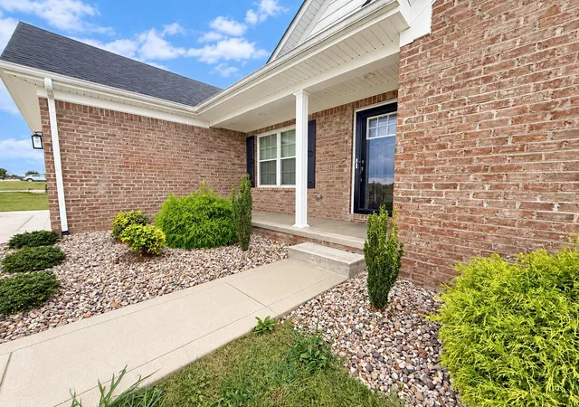 Photo 3 of Single family home for sale at 193 Scenic Hl Dr, Lebanon, KY 40033 | MLS# 26028785 | Listing updated on 2026-10-26