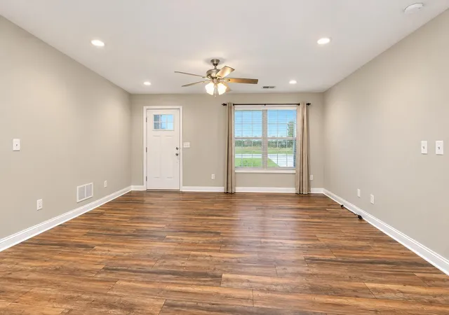 Photo 4 of Single family home for sale at 193 Scenic Hl Dr, Lebanon, KY 40033 | MLS# 26028785 | Listing updated on 2026-10-26