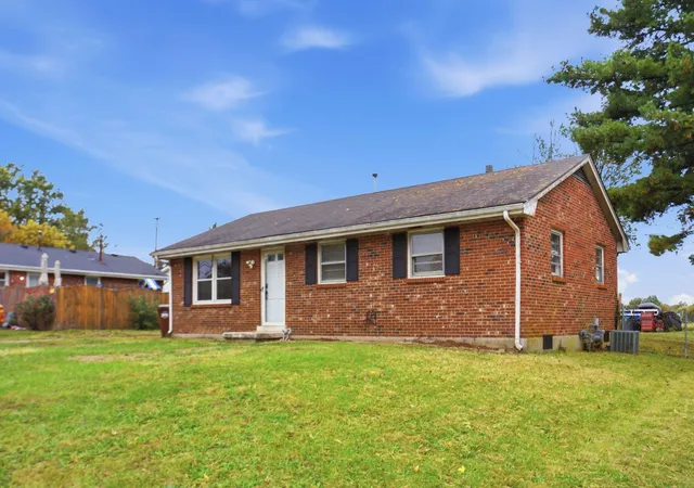 Photo 2 of Sale Pending at 332 Bryanwood St, Versailles, KY 40383 | MLS# 26028788 | Listing updated on 2026-10-21