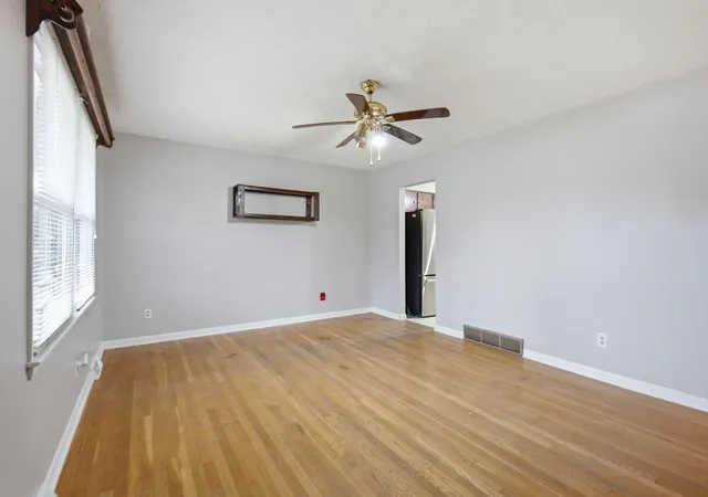 Photo 4 of Sale Pending at 332 Bryanwood St, Versailles, KY 40383 | MLS# 26028788 | Listing updated on 2026-10-21