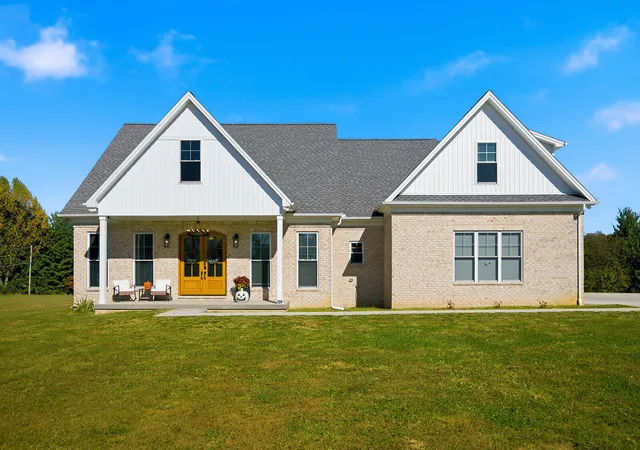 Photo 3 of Single family home for sale at 129 Wellington Ln, Frankfort, KY 40601 | MLS# 26029045 | Listing updated on 2026-10-22