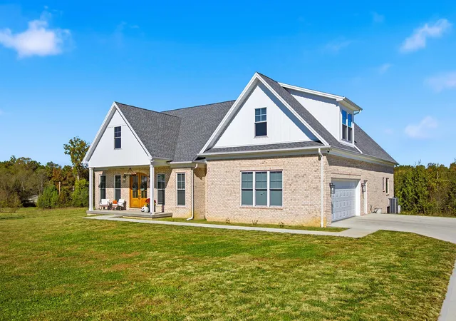 Photo 4 of Single family home for sale at 129 Wellington Ln, Frankfort, KY 40601 | MLS# 26029045 | Listing updated on 2026-10-22