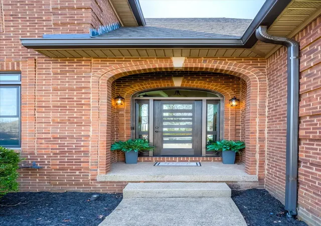 Photo 4 of Single family home for sale at 1100 Bay Colony Dr, Richmond, KY 40475 | MLS# 26028800 | Listing updated on 2026-10-19