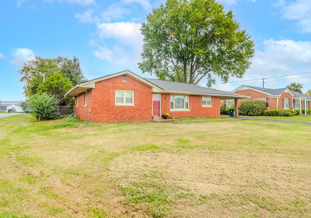 Photo 1 of Single family home for sale at 233 Madison Ave, Danville, KY 40422 | MLS# 26028814 | Listing updated on 2026-10-17