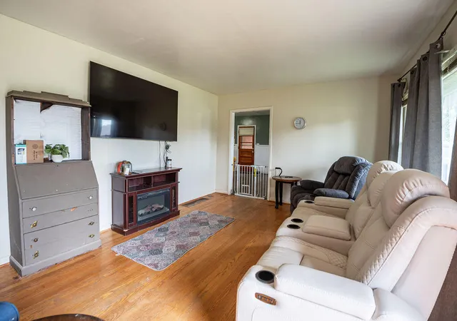 Photo 3 of Single family home for sale at 233 Madison Ave, Danville, KY 40422 | MLS# 26028814 | Listing updated on 2026-10-17