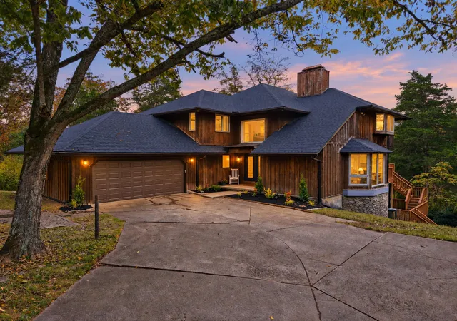 Photo 2 of Single family home for sale at 100 Fox Run Rd, Richmond, KY 40475 | MLS# 26028854 | Listing updated on 2026-10-20