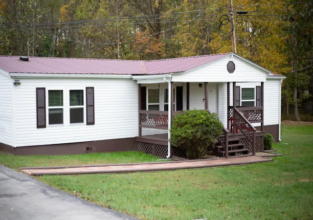 Photo 3 of Single family home for sale at 2406 Old Salem Rd, London, KY 40741 | MLS# 26028899 | Listing updated on 2026-10-21