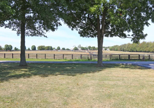Photo 2 of Single family home for sale at 2827 Huntertown Rd, Versailles, KY 40383 | MLS# 26028853 | Listing updated on 2026-10-19