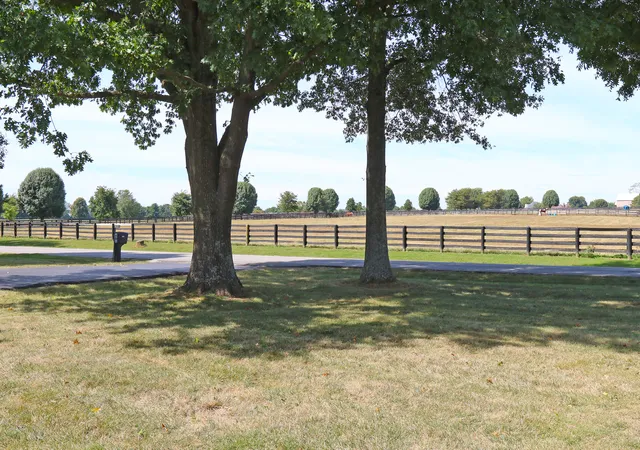 Photo 3 of Single family home for sale at 2827 Huntertown Rd, Versailles, KY 40383 | MLS# 26028853 | Listing updated on 2026-10-19