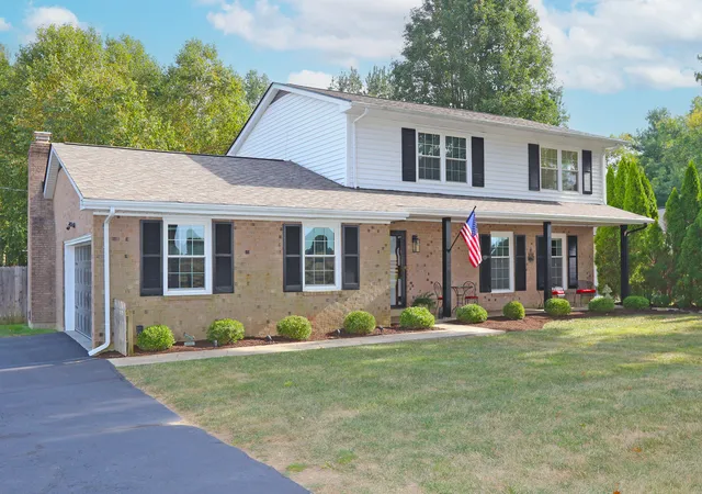Photo 4 of Single family home for sale at 2827 Huntertown Rd, Versailles, KY 40383 | MLS# 26028853 | Listing updated on 2026-10-19