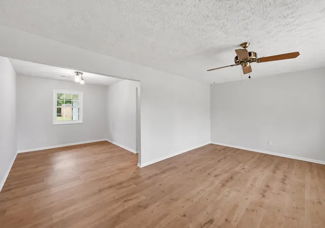 Photo 3 of Single family home for sale at 111 Johnson Dr, Frankfort, KY 40601 | MLS# 26028898 | Listing updated on 2026-10-22